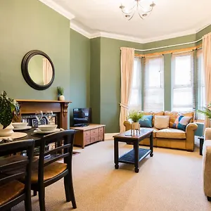  Apartment Stylish 2 Bed Apartment, 10 Min Walk To City Centre With Dedicated Parking Space United Kingdom