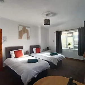  Homestay Geneva - Close To Darlington Train Station United Kingdom
